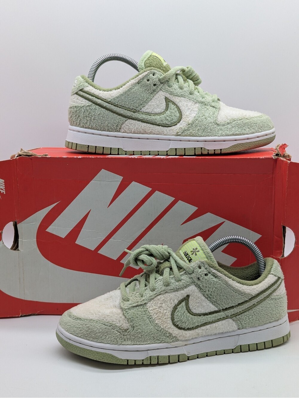 Womens Size 8 / Mens 6.5 Nike Dunk Low SE Fleece Honeydew Green White DQ7579-300